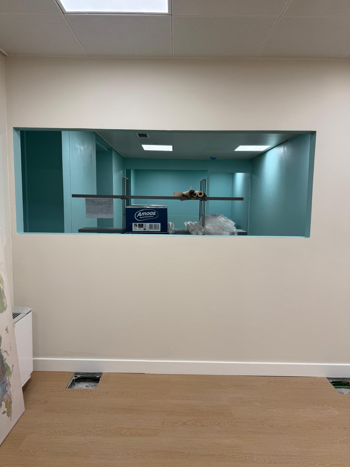 Obra real Multigesso — vão interior em pladur com pintura verde-água