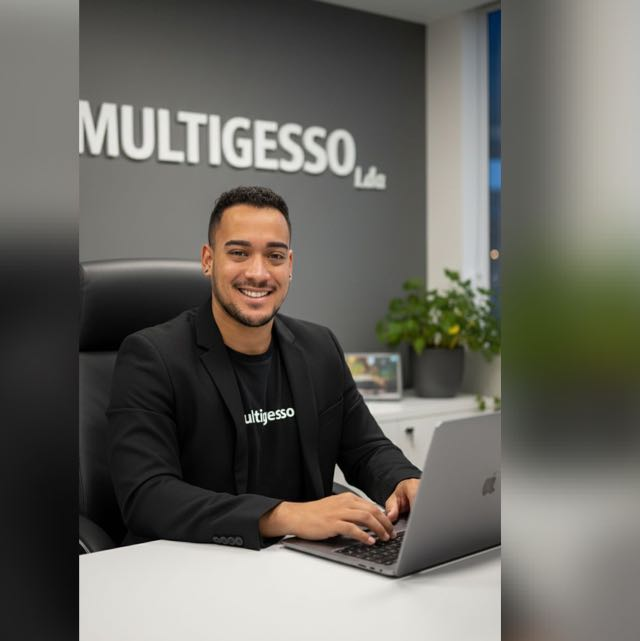 Fundador da Multigesso LDA no escritório da empresa em Sintra